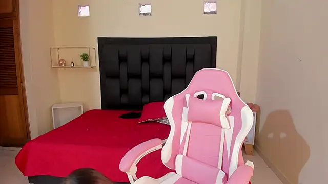 shanakendal2 online show from January 23, 1:35 pm