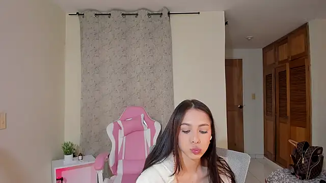 shanakendal2 online show from February 12, 4:44 pm