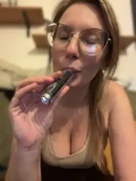 Snapshot of Vanilladreams chatting on April 12, 9:42 pm Vanilladreams online show from April 12, 9:42 pm