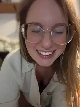 Snapshot of Vanilladreams chatting on April 13, 8:14 pm Vanilladreams online show from April 13, 8:14 pm