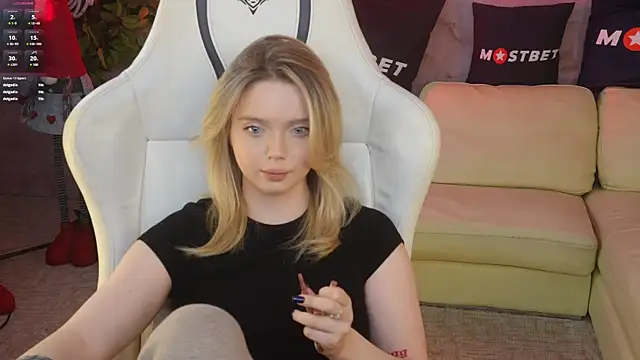 Cassy-Celestial  online show from December 22, 3:11 am