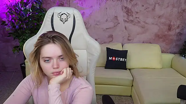 Cassy-Celestial  online show from January 11, 11:46 pm