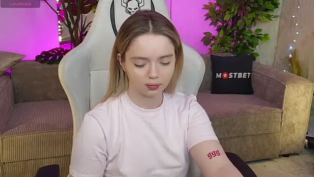 Cassy-Celestial  online show from January 13, 12:30 am