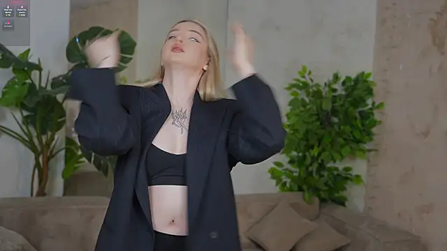 Cassy-Celestial  online show from February 6, 3:59 am