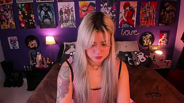 Snapshot of anne_cross chatting on February 27, 3:17 am anne cross online show from February 27, 3:17 am