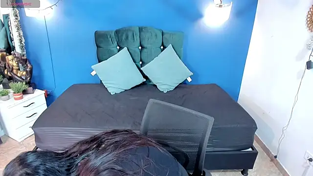 MIABOOBS   online show from January 6, 7:35 pm