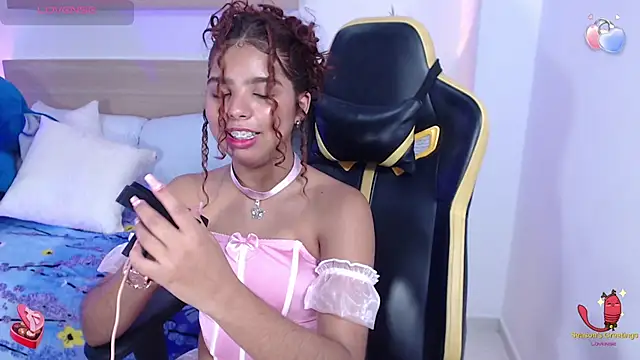 Snapshot of aurora_rodriguez chatting on December 13, 3:43 pm aurora rodriguez online show from December 13, 3:43 pm