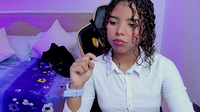 Snapshot of aurora_rodriguez chatting on January 4, 12:27 pm aurora rodriguez online show from January 4, 12:27 pm
