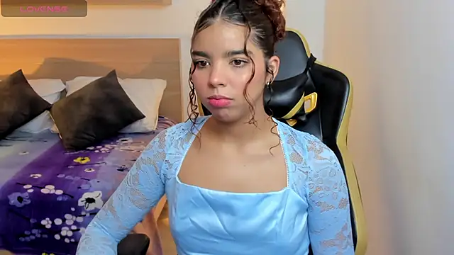 Snapshot of aurora_rodriguez chatting on February 13, 12:32 pm aurora rodriguez online show from February 13, 12:32 pm