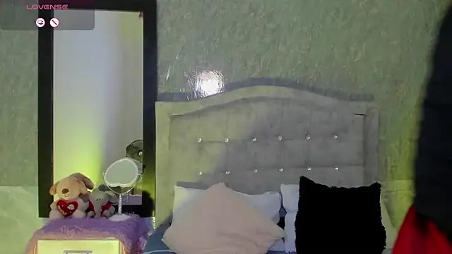 Snapshot of aurora_rodriguez chatting on March 23, 12:47 am aurora rodriguez online show from March 23, 12:47 am