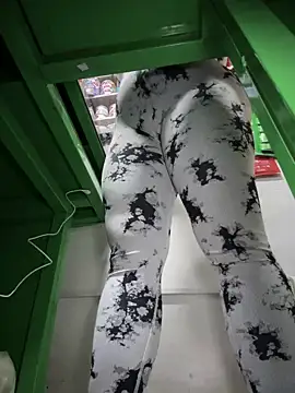 Snapshot of Sol_biglips chatting on January 11, 10:18 pm Sol biglips online show from January 11, 10:18 pm