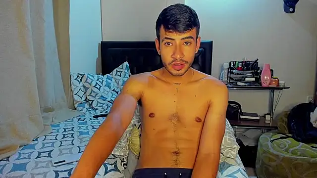 Snapshot of tom_thick chatting on December 17, 11:05 pm tom thick online show from December 17, 11:05 pm