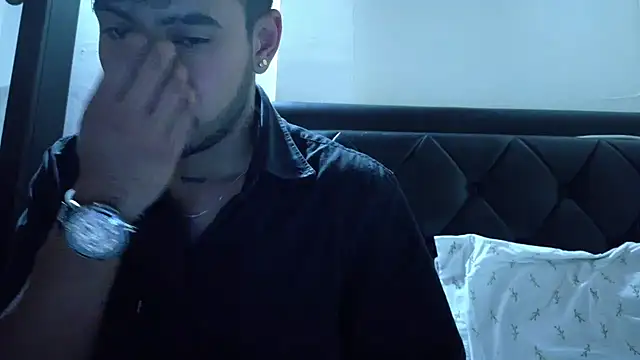 Snapshot of tom_thick chatting on October 12, 6:12 am tom thick online show from October 12, 6:12 am