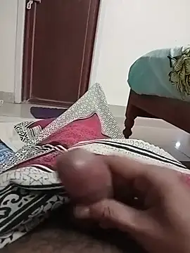 AUNTY1984 online show from May 24, 4:45 pm