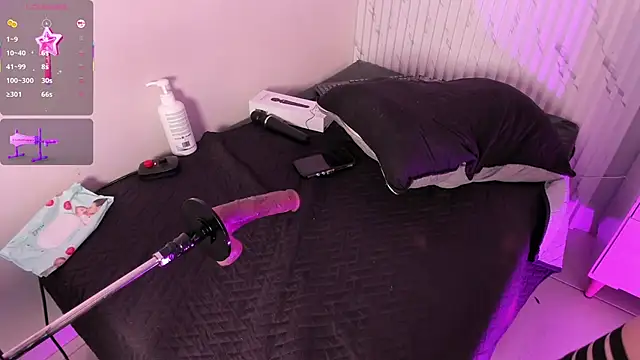 Snapshot of megan-wells chatting on February 2, 10:39 pm megan-wells online show from February 2, 10:39 pm