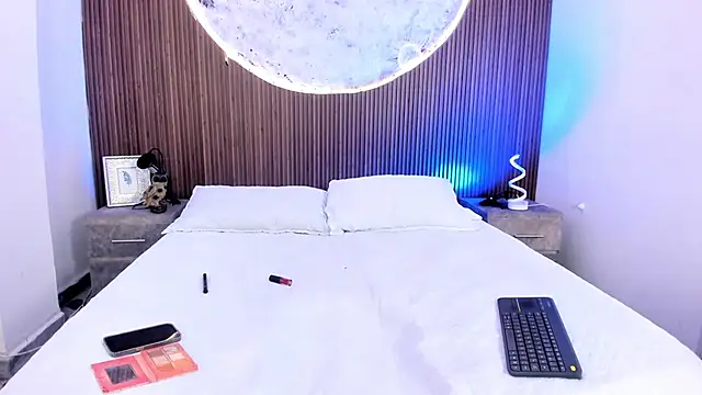 LaurenSnow online show from February 26, 9:58 pm