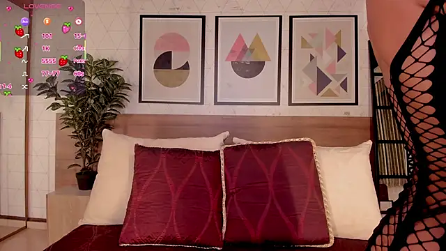 LunaRuso online show from January 7, 8:11 pm