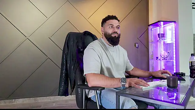 mattmasterss online show from March 2, 10:45 am