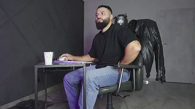 mattmasterss online show from November 9, 4:22 am