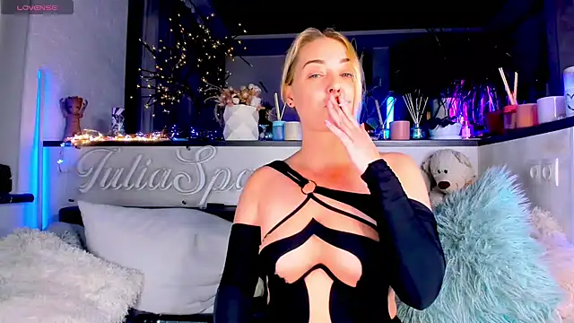  JuliaSpace  online show from December 17, 6:42 pm