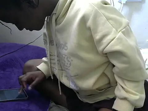 Ma-yolo001 online show from October 6, 9:18 am