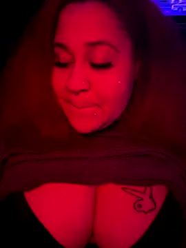 Juicyjordie online show from October 18, 4:15 am