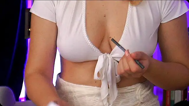 Bailey Evans online show from October 23, 4:23 am