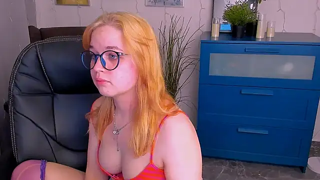 Snapshot of AlicePopsy chatting on January 24, 6:35 pm AlicePopsy online show from January 24, 6:35 pm