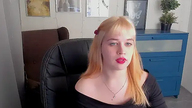 Snapshot of AlicePopsy chatting on February 28, 10:52 am AlicePopsy online show from February 28, 10:52 am