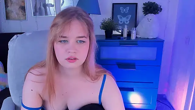 Snapshot of AlicePopsy chatting on November 30, 11:36 am AlicePopsy online show from November 30, 11:36 am