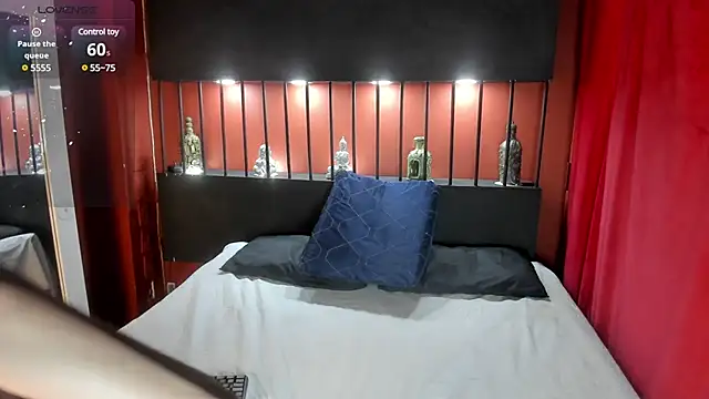 Snapshot of Megannklein chatting on January 4, 7:23 pm Megannklein online show from January 4, 7:23 pm