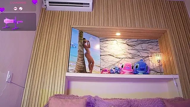 adri crof online show from October 22, 3:40 am