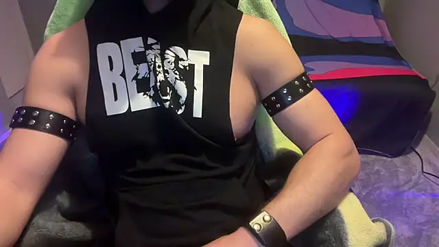 Snapshot of KinkyPlayerrr chatting on February 23, 8:33 pm KinkyPlayerrr online show from February 23, 8:33 pm