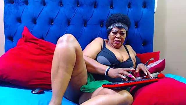 Snapshot of ebonycandy10 chatting on April 8, 8:31 pm ebonycandy10 online show from April 8, 8:31 pm