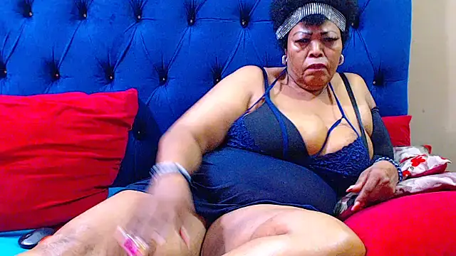 Snapshot of ebonycandy10 chatting on April 10, 7:07 pm ebonycandy10 online show from April 10, 7:07 pm