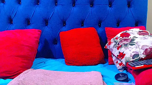 Snapshot of ebonycandy10 chatting on April 14, 6:36 pm ebonycandy10 online show from April 14, 6:36 pm