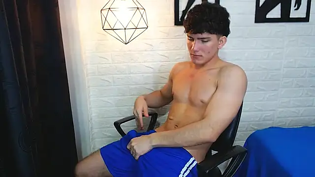 Snapshot of james_scott18 chatting on December 2, 3:37 am james scott18 online show from December 2, 3:37 am