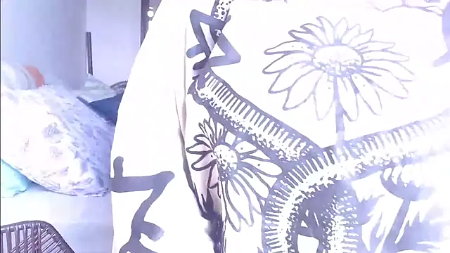 sweetcoralinee online show from December 2, 5:08 pm