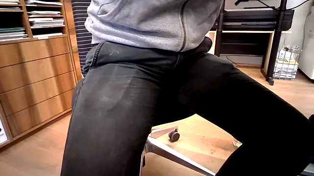 Snapshot of 10_1992 chatting on December 9, 10:54 am 10 1992 online show from December 9, 10:54 am