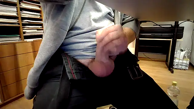 Snapshot of 10_1992 chatting on December 10, 2:50 pm 10 1992 online show from December 10, 2:50 pm