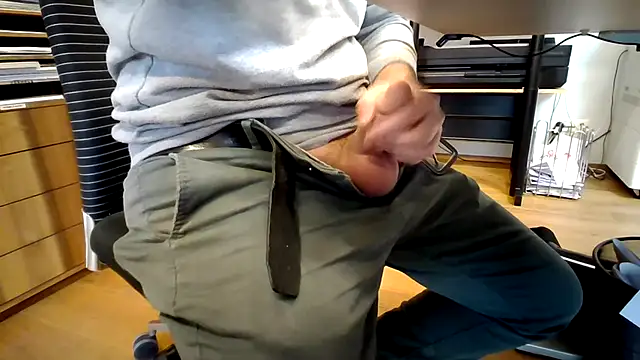 Snapshot of 10_1992 chatting on January 21, 10:41 am 10 1992 online show from January 21, 10:41 am