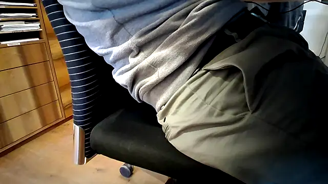 Snapshot of 10_1992 chatting on March 10, 9:32 am 10 1992 online show from March 10, 9:32 am