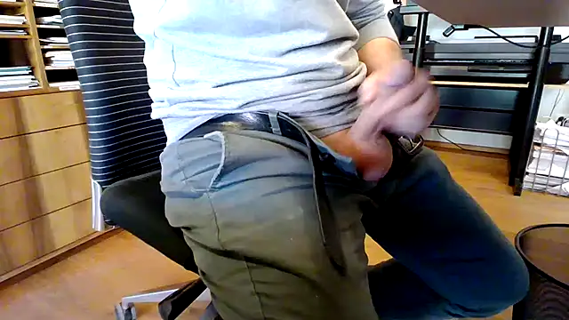 Snapshot of 10_1992 chatting on March 18, 1:09 pm 10 1992 online show from March 18, 1:09 pm