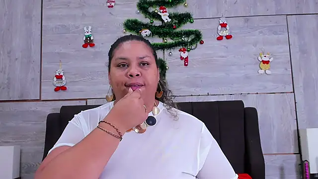 Snapshot of Lynn_Jones chatting on December 21, 5:25 am Lynn Jones online show from December 21, 5:25 am