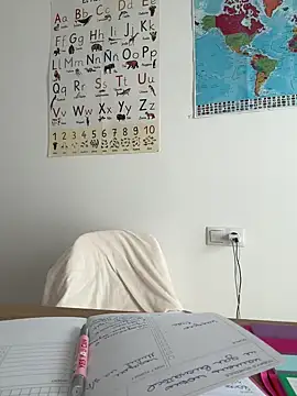 streetdoll online show from February 21, 10:07 am