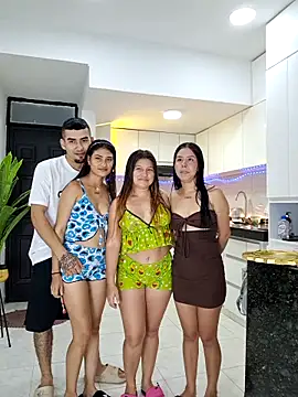 royalgirls x online show from May 7, 1:11 am