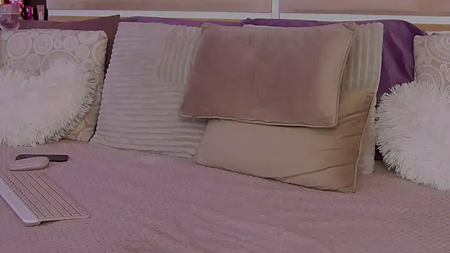 Snapshot of BrianaKennedi chatting on February 20, 6:26 am BrianaKennedi online show from February 20, 6:26 am