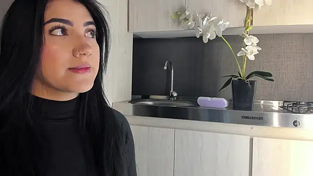 PaulinaDuarte online show from February 18, 11:50 am