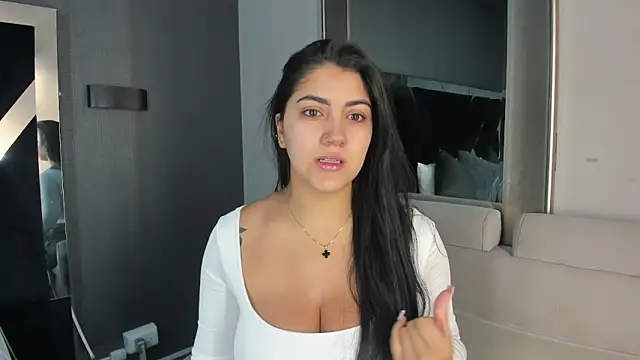 PaulinaDuarte online show from April 16, 11:55 am