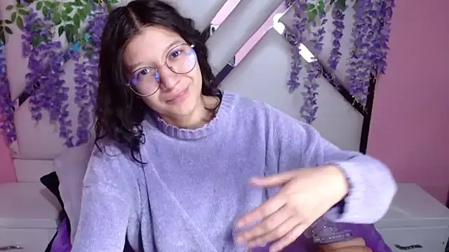 Snapshot of Perla_Skinnyy chatting on December 21, 3:25 am Perla Skinnyy online show from December 21, 3:25 am